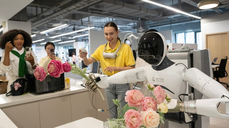 浙江・杭州で国際青年がAI技術とロボット体験　文化交流イベント