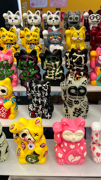 中国のモンスターマーケット：若者が怪奇フィギュアに託す本音と感情消費 video poster