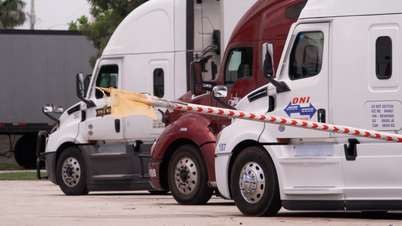 フロリダの死亡事故が波紋　米トラック業界で移民ドライバー取り締まり強化 video poster