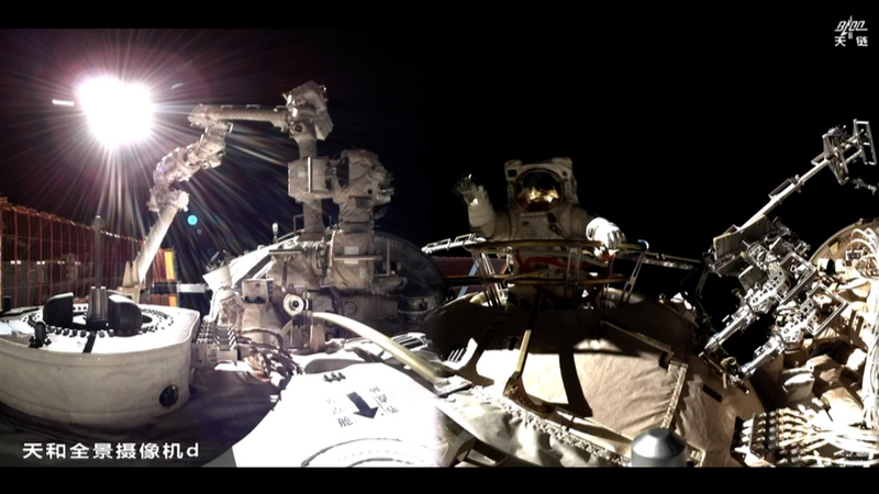中国宇宙ステーションで神舟20号クルーが初の船外活動を完了 video poster