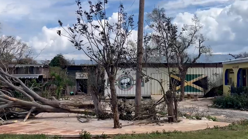 ハリケーン・メリッサ直撃のジャマイカ、復旧と捜索が続く video poster