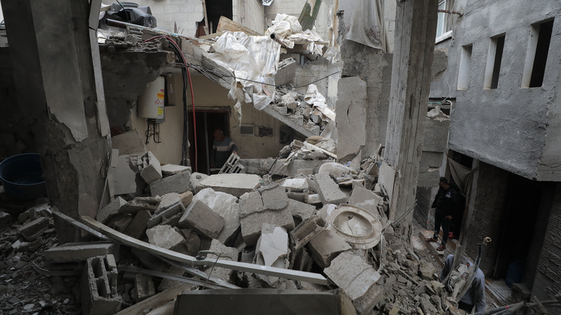 中東情勢最新ニュース：ガザ退避命令とベイルート攻撃で民間人被害拡大 video poster