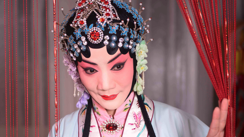 中国の伝統オペラ 晋劇女優ミャオ・ジエが受け継ぐ舞台の力 video poster