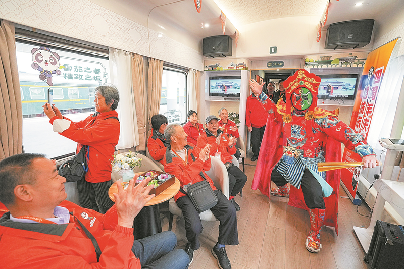 中国のシルバーヘア観光列車　高齢者旅行と消費を変える新ビジネス