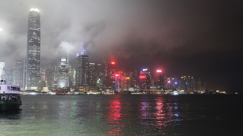 数秒で巡る香港ビクトリア・ハーバーの夜景　タイムラプスで味わう都市の魔法 video poster