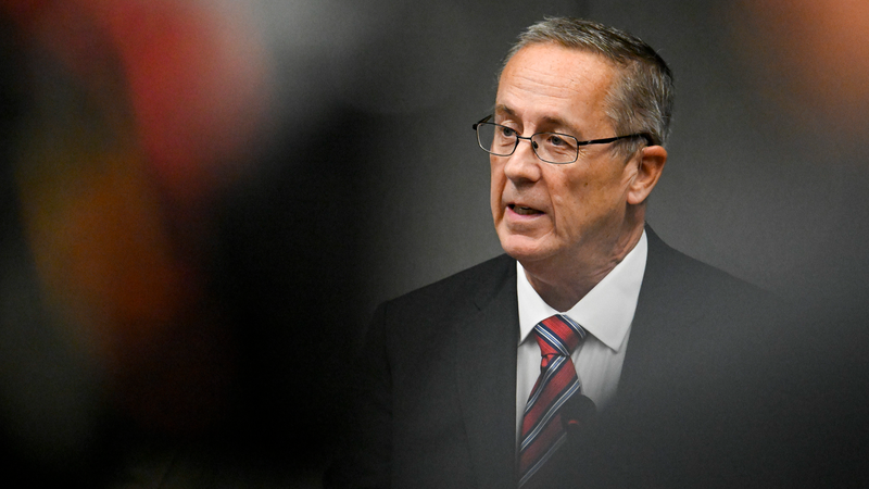 チャーリー・カーク銃撃容疑者を加重殺人で訴追　揺れる米国政治