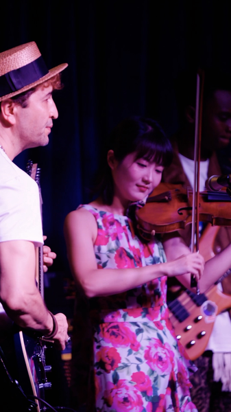 クラシックとジャズが出会う成都の夜 第15回中国音楽金鐘賞のフラッシュモブ video poster