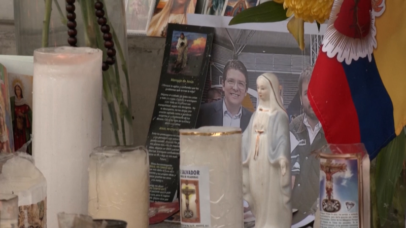 コロンビア上院議員ミゲル・ウリベ・トゥルバイ氏が死亡　選挙キャンペーン銃撃の2カ月後 video poster