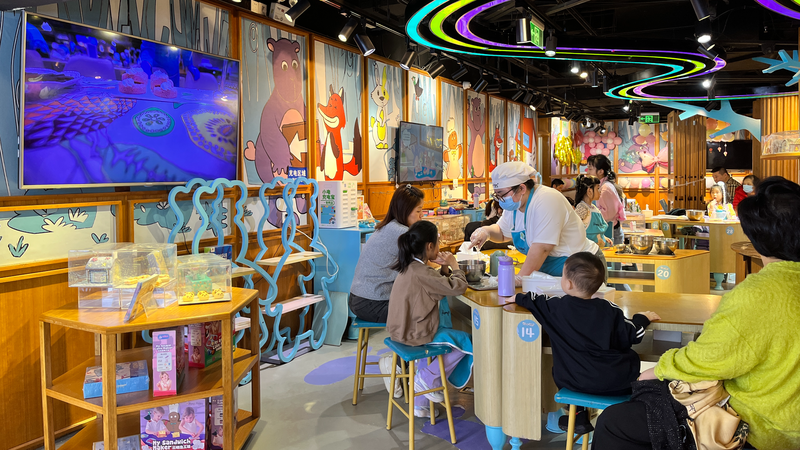 中国で拡大する親子消費　テーマパークと旅行が牽引する成長エンジン