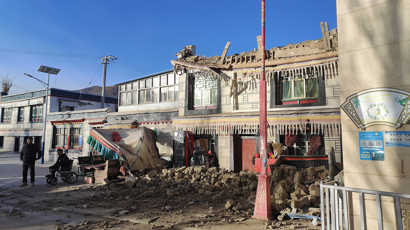 中国シーザン自治区でM6.8地震　死者95人・負傷130人に video poster