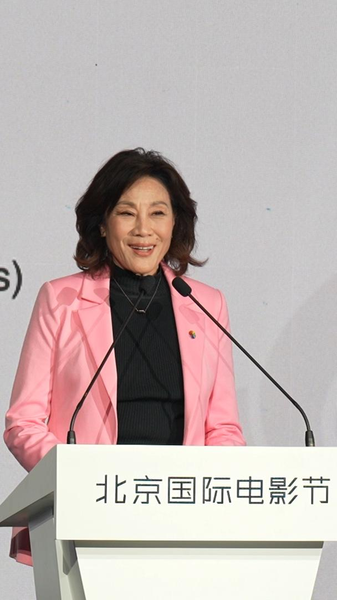 中国映画の文化的存在感を議論 ジャネット・ヤン氏が北京で語ったこと video poster