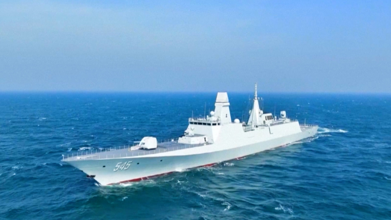 中国新型フリゲート艦「洛河」、黄海で実戦的訓練 video poster