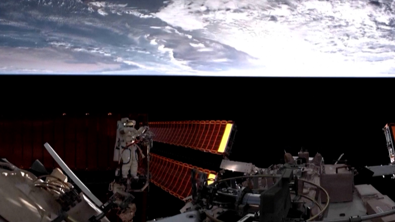 神舟19号クルーが8.5時間の船外活動　中国の宇宙ステーションで2回目 video poster