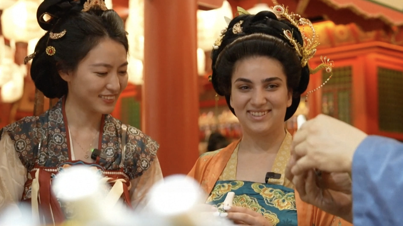 中国の国慶節連休でインバウンド観光が急増　1日200万件の出入境見込み video poster