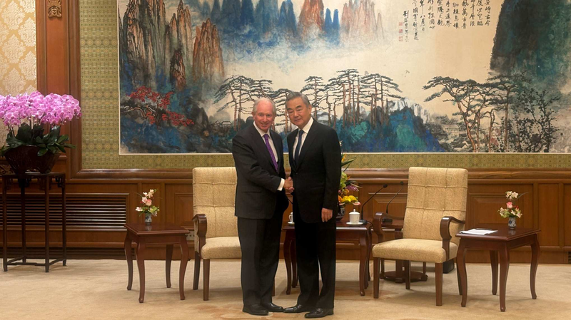 中国と米国、対立は双方損失　王毅氏がデカップリング否定と互恵協力を強調 video poster