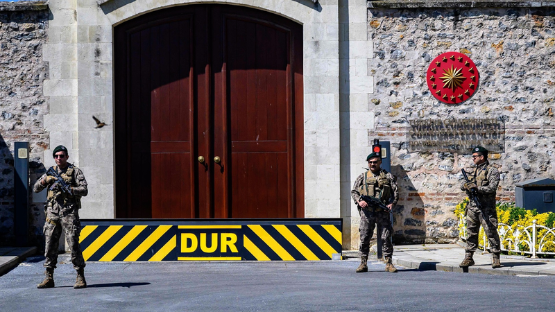 ウクライナ和平協議前にゼレンスキー氏がアンカラ訪問　エルドアン氏と会談 video poster