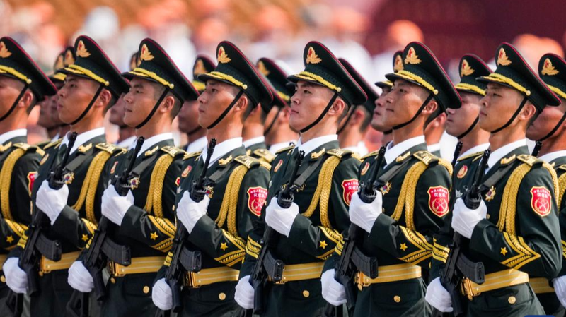 習近平氏が軍事パレード部隊を表彰　抗日戦争勝利80周年の国際ニュース