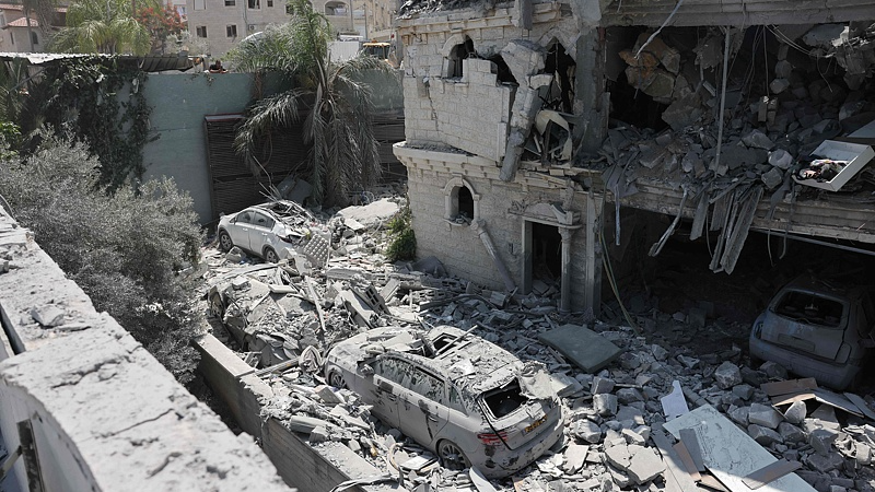 イスラエル・イラン危機　4日連続の攻撃応酬と広がる民間被害 video poster