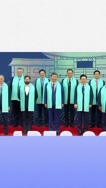 韓国・慶州で第32回APEC首脳会議　習近平氏らが集合写真 video poster