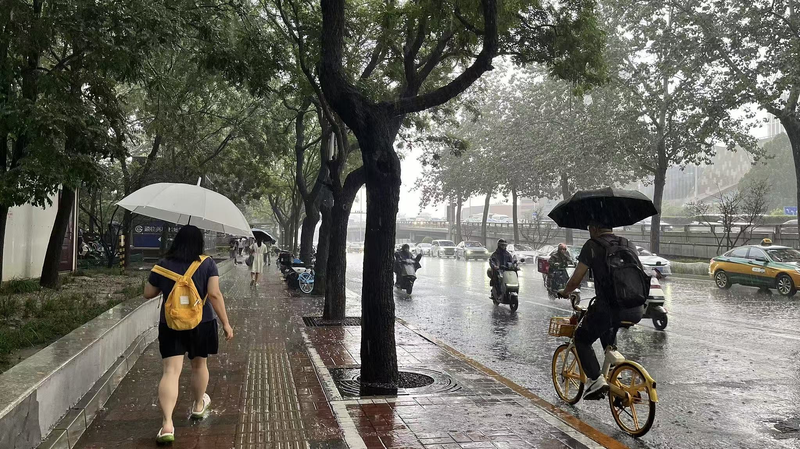 北京で豪雨、赤色警報に引き上げ ミユン区で3,000人超が避難 北京で豪雨、赤色警報に引き上げ ミユン区で3,000人超が避難 video poster