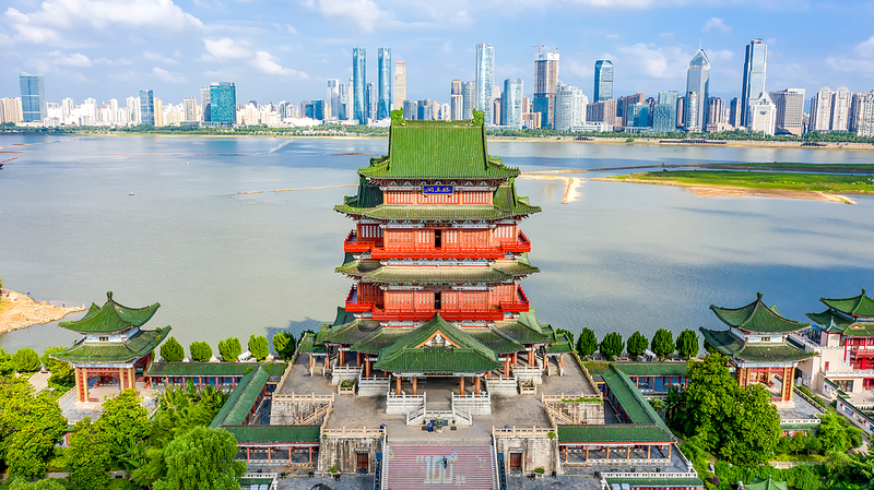 1300年の歴史を刻む中国・滕王閣　南昌の空にそびえる名楼を歩く video poster