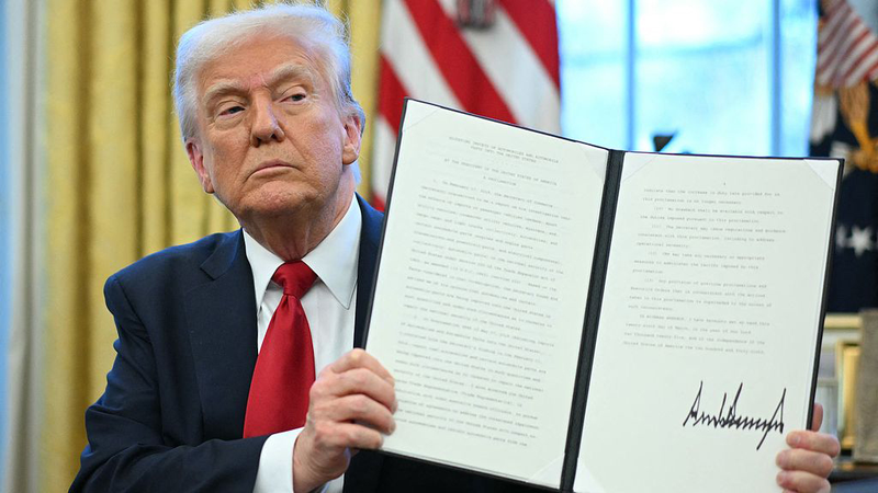 トランプ大統領が輸入車25％関税を表明　高まる物価と消費者への負担は？ video poster