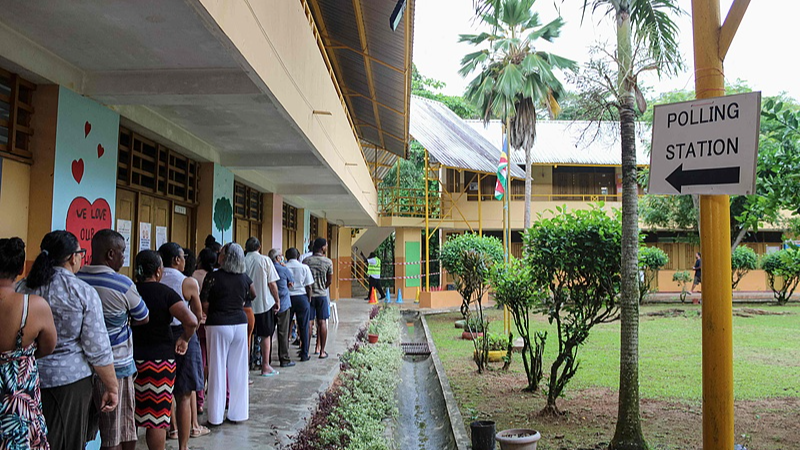 セーシェル大統領選、決選投票へ　主要野党候補と現職が僅差