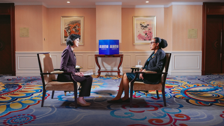 ドミニカ国大統領が語る「一帯一路」生活の変化——Leaders Talk最新回 video poster