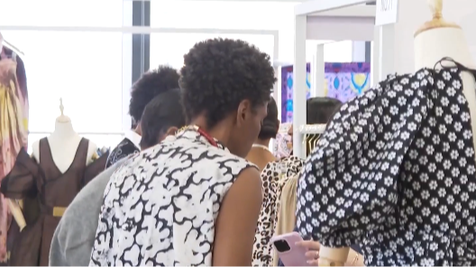 M9HFALH63JVA5W93LVL8 - NewsTomo – 日本語で読む、世界のニュースハブ アフリカ再発見:上海ファッションウィーク2025が映す新しい協創のかたち