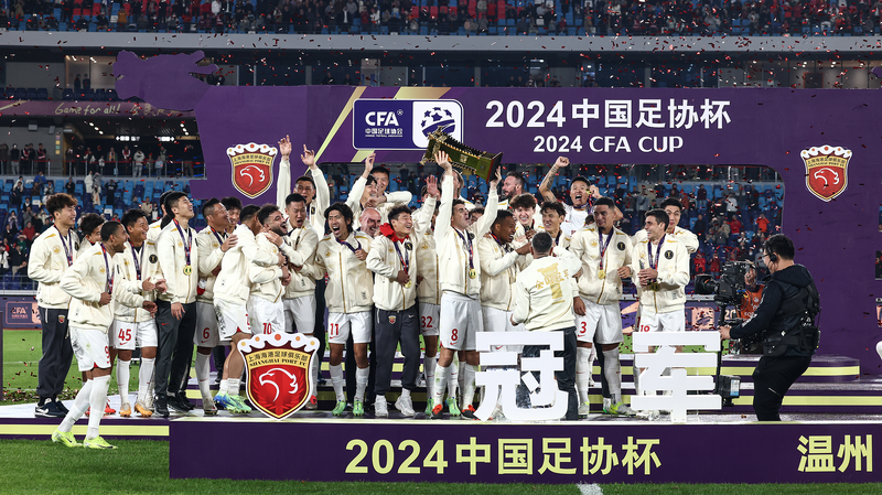 中国FAカップ決勝：上海海港が山東泰山を3-1で破り初優勝、リーグと二冠