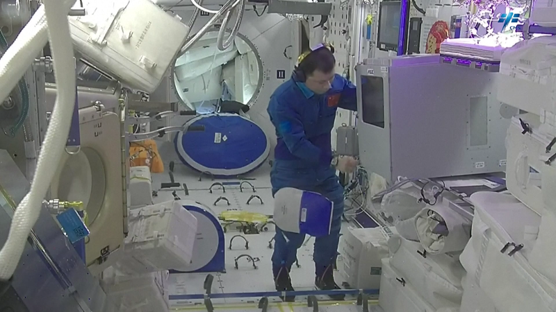 中国の宇宙船「神舟20号」、デブリ損傷で無人帰還へ　史上初の緊急打ち上げも