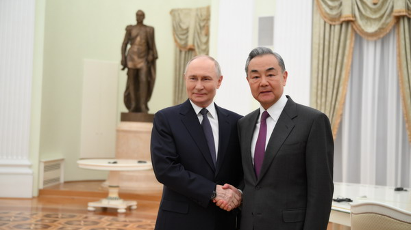 国際ニュース：プーチン大統領と王毅外相が会談　ロシア・中国関係は新段階へ