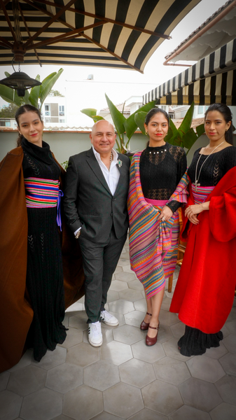 上海で話題に　ペルーと中国をつなぐファッション融合コレクション video poster