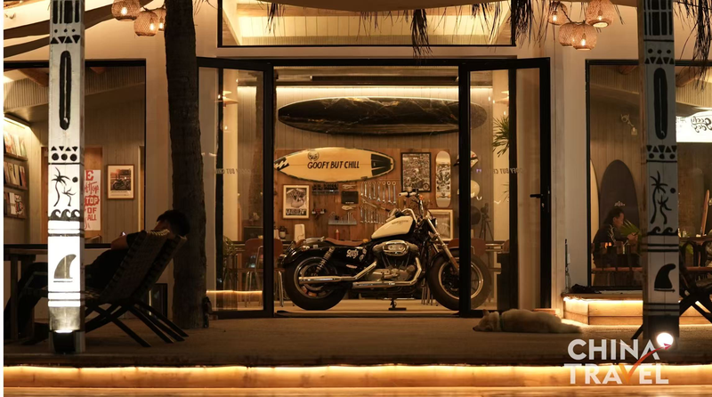 中国・海南の万寧・日月湾　サーフカルチャーと自由貿易港が交差する海辺ライフ