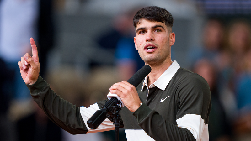 全仏オープンでアルカラスがファンと大合唱　勝利後のサプライズとは