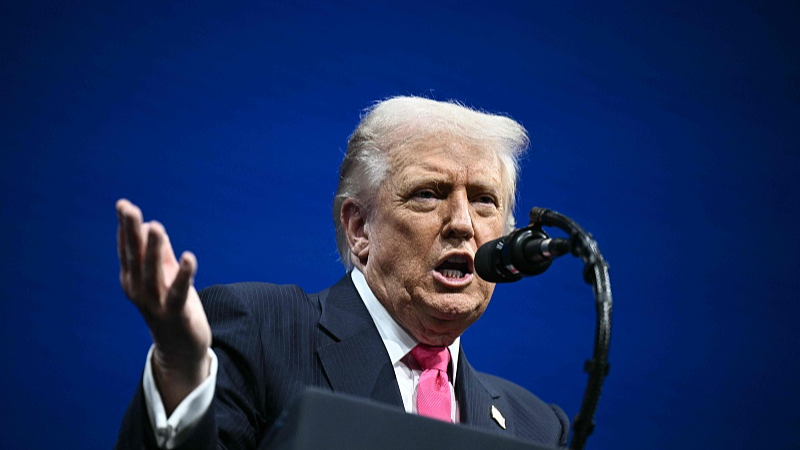 トランプ米大統領、エプスタイン文書公開法案に署名と発表