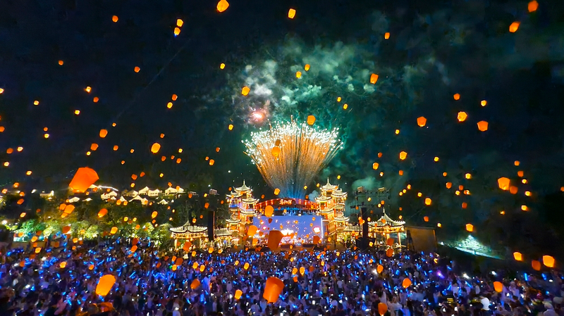 千のランタンが灯す江西省・葛仙村　夜を彩る光の祭り