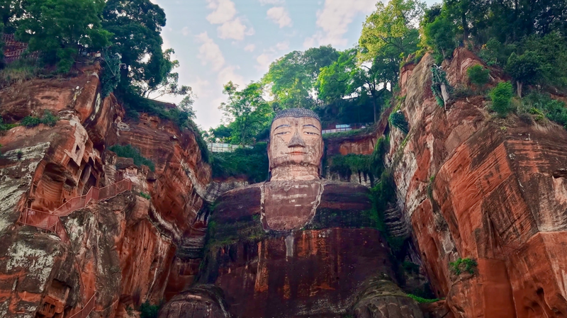 Leshan Giant Buddhaの圧倒的スケール テニスコートより広い肩が示す旅の価値 video poster