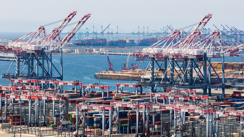 トランプ関税で米港湾に打撃　ロサンゼルスなどで貨物減少