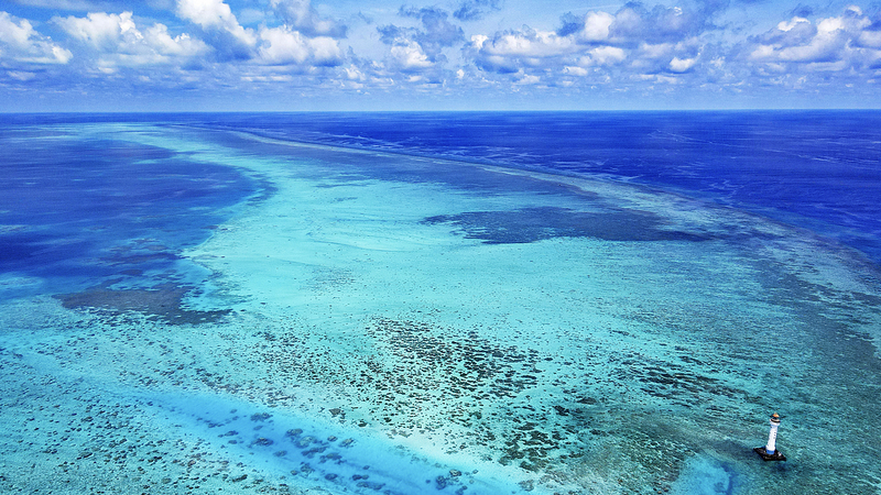 南シナ海で米海軍ヘリと戦闘機が相次ぎ落下　乗員3人救助