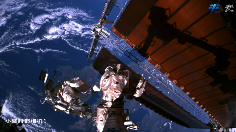 中国の神舟19号クルー、3回目の船外活動を完了 video poster