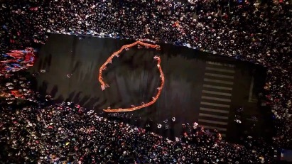 中国北部・臨汾で新年カーニバル　1万人超が参加し街が一体に video poster