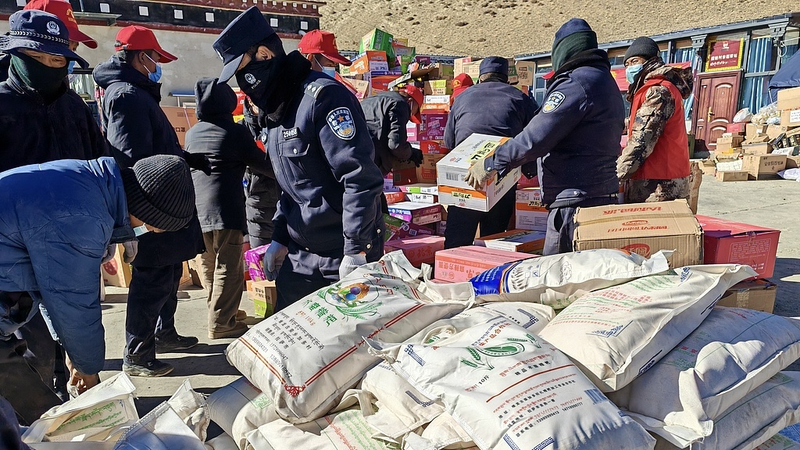 中国シーザン地震で全国支援拡大　医療チームと物資が被災地へ video poster