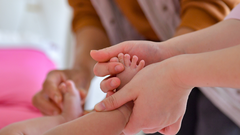 中国の母体・乳児死亡率が過去最低水準に　医療体制拡充が後押し