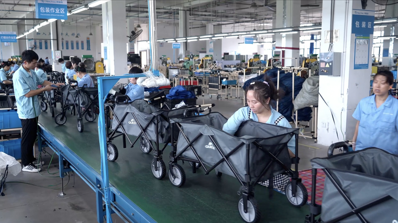 中国の小さな県のアウトドア産業が世界で存在感　輸出9割の街 video poster