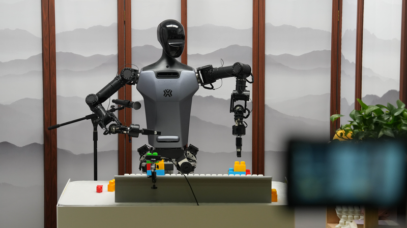 北京で世界初の汎用エンボディドAI基盤 Huisi Kaiwu が始動