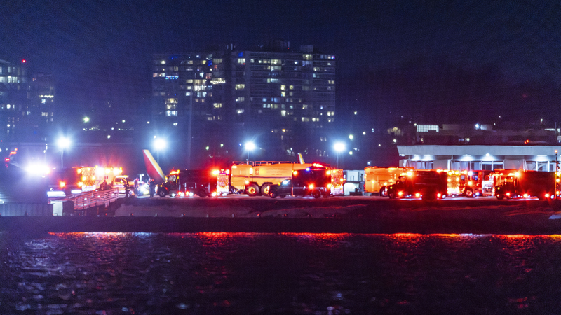 ワシントンで旅客機と米軍ヘリ衝突　ポトマック川に墜落し多数死傷か