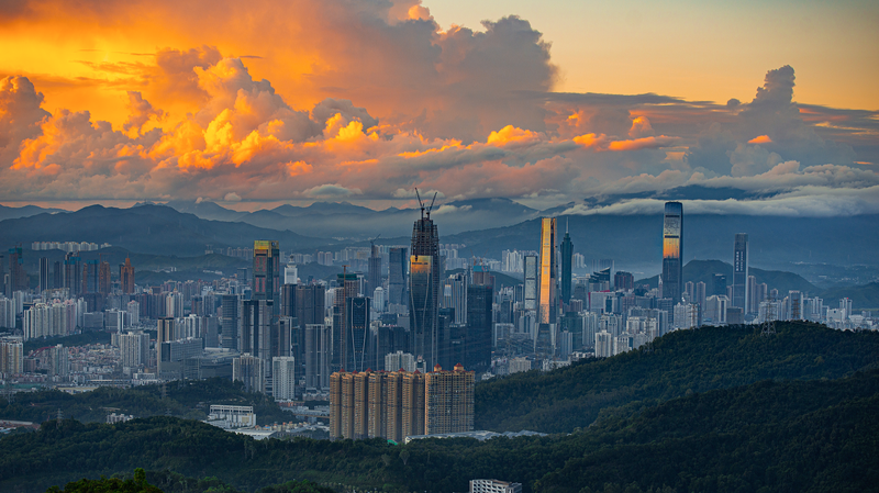 深セン梧桐山で味わうスポーツ熱　第15回全国体育大会マラソンと都市の森 video poster