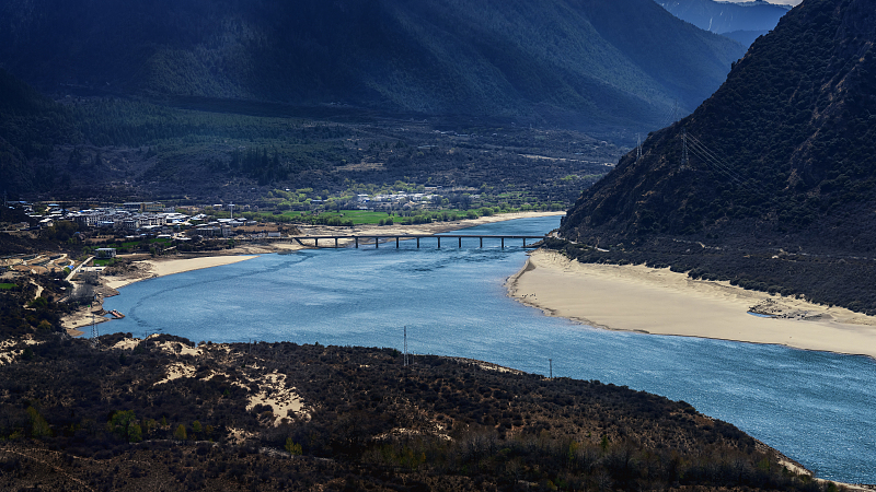 中国ヤルルン・ツァンポ川巨大水力発電が始動　世界のクリーンエネルギーを変えるか
