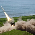 日本の防衛費、2026年度予算案は過去最高9.04兆円へ—「シールド」構想も